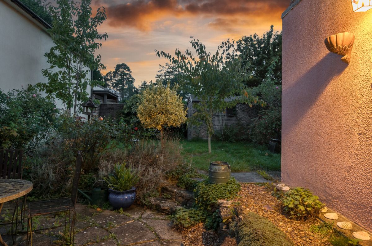 3 bed semi-detached house for sale in West Street, Salisbury 1