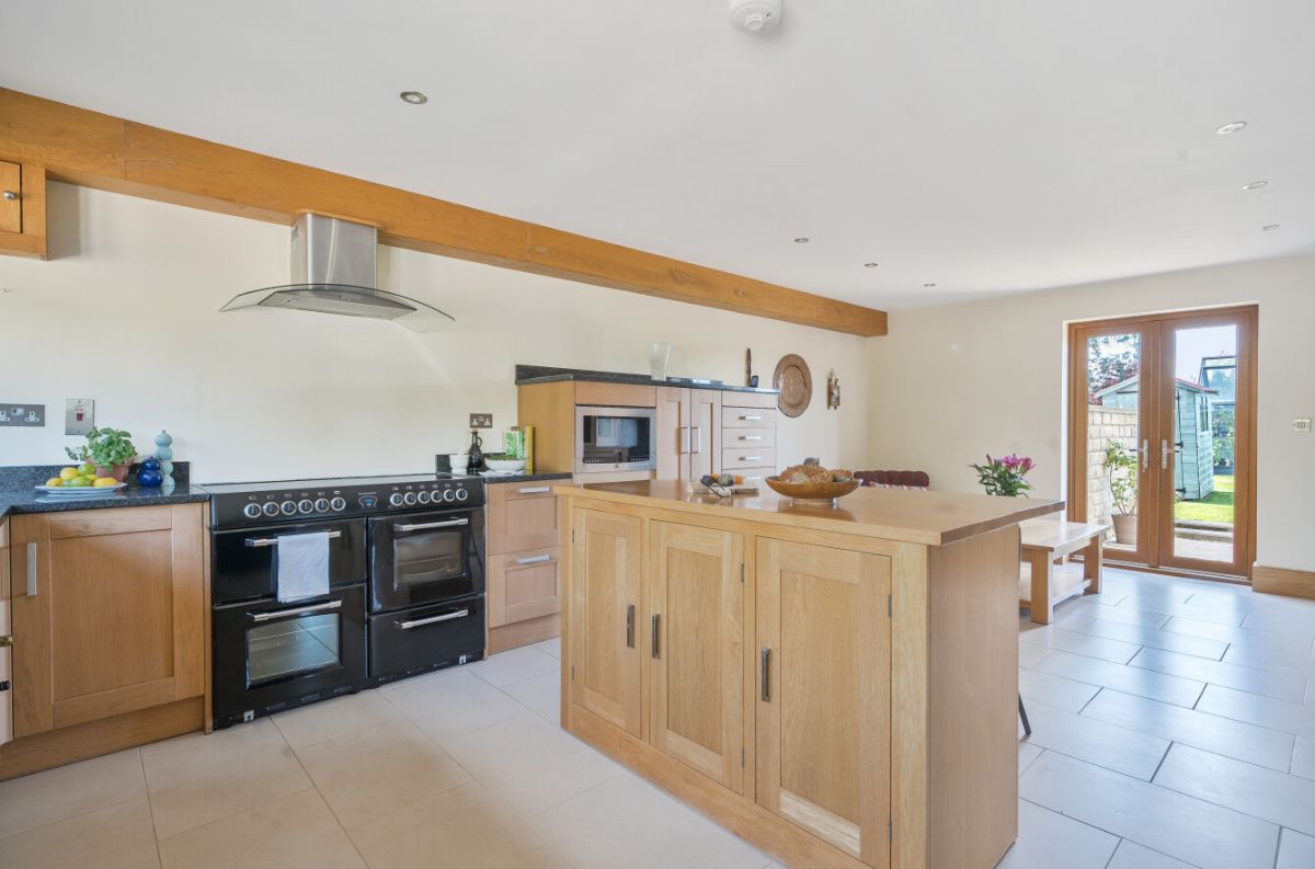 3 bed character property for sale in Fisherton De La Mere, Warminster 8