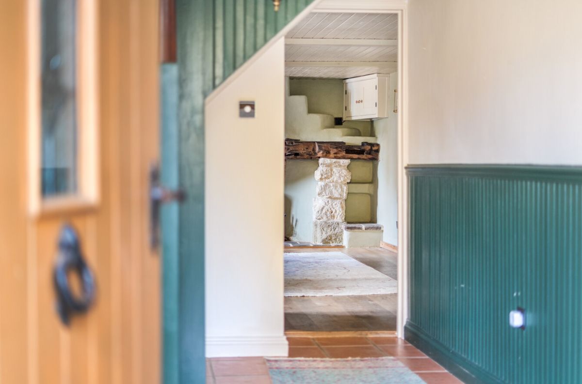 3 bed character property for sale in Great Wishford, Salisbury  - Property Image 3