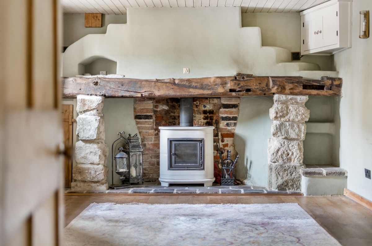 3 bed character property for sale in Great Wishford, Salisbury  - Property Image 5