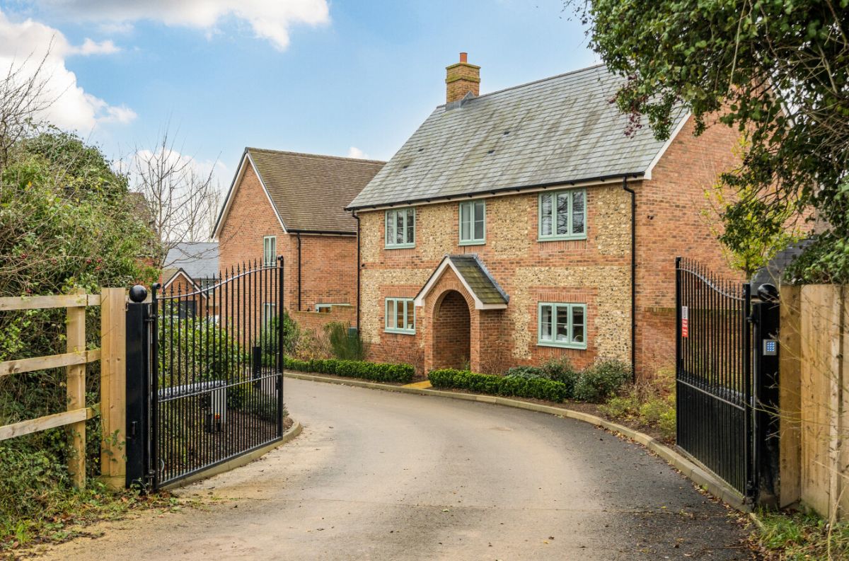 4 bed detached house for sale in 14 Castle Hill Lane, Bishopdown, Wiltshire, SP1 3GP 32