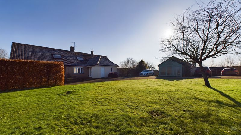 4 bed bungalow for sale in Owl Street, East Lambrook  - Property Image 8