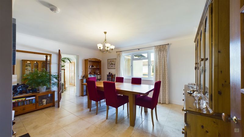 4 bed bungalow for sale in Owl Street, East Lambrook  - Property Image 3