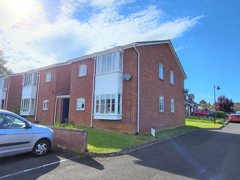 1 bed to rent in Green Mead, Yeovil - Property Image 1