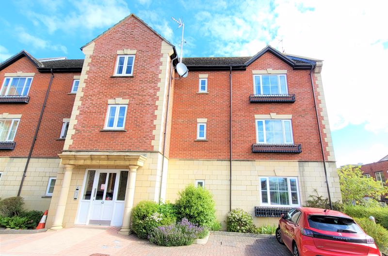 2 bed to rent in Westminster Street, Yeovil - Property Image 1