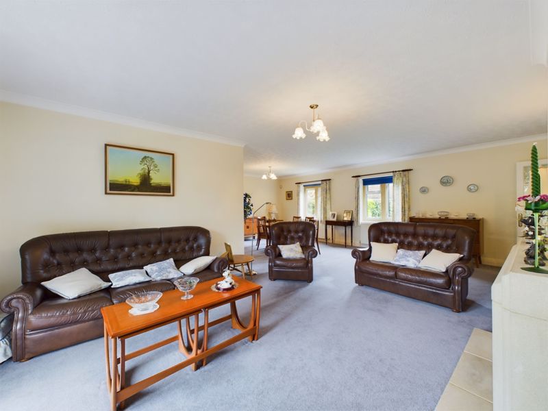 5 bed bungalow for sale in Breowan Close, Ilminster 1