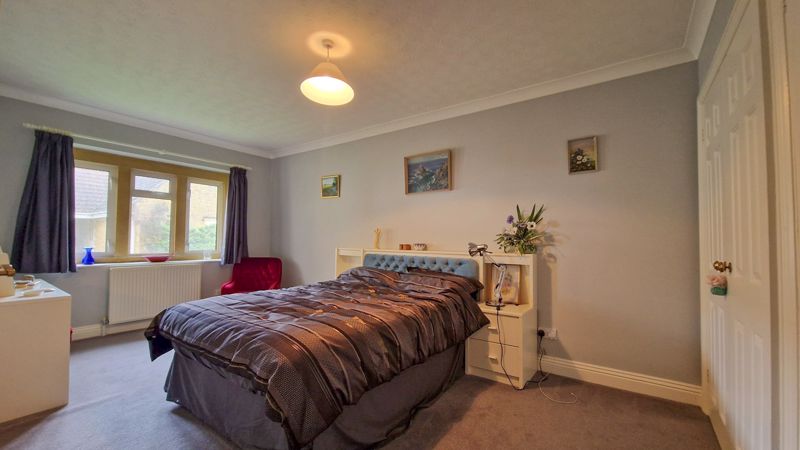 5 bed bungalow for sale in Breowan Close, Ilminster 4