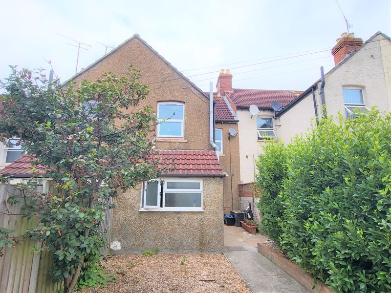 3 bed house to rent in Huish, Yeovil 5