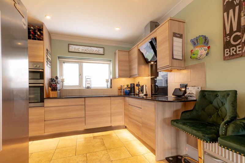 6 bed house for sale in Swallowcliffe Gardens, Yeovil 3