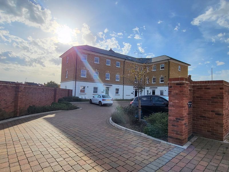 3 bed to rent in Shepherd Court, Yeovil - Property Image 1