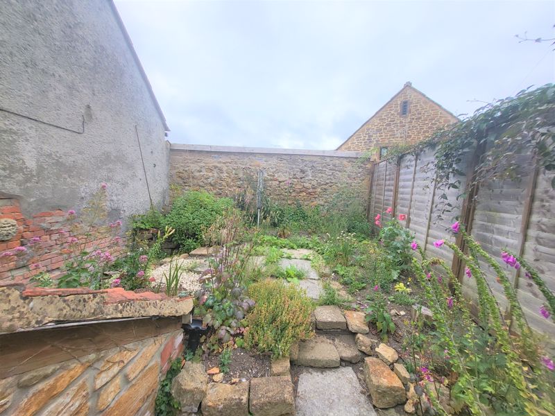 3 bed cottage to rent in St. James Street, South Petherton  - Property Image 8