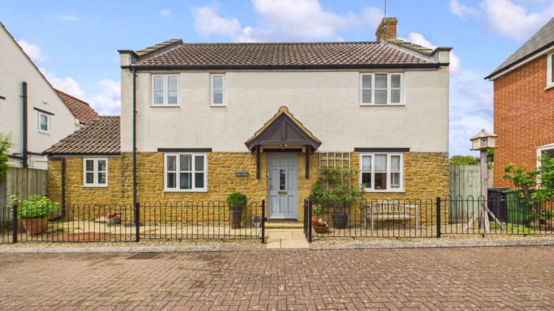 3 bed cottage for sale in The Orchard, Martock  - Property Image 1