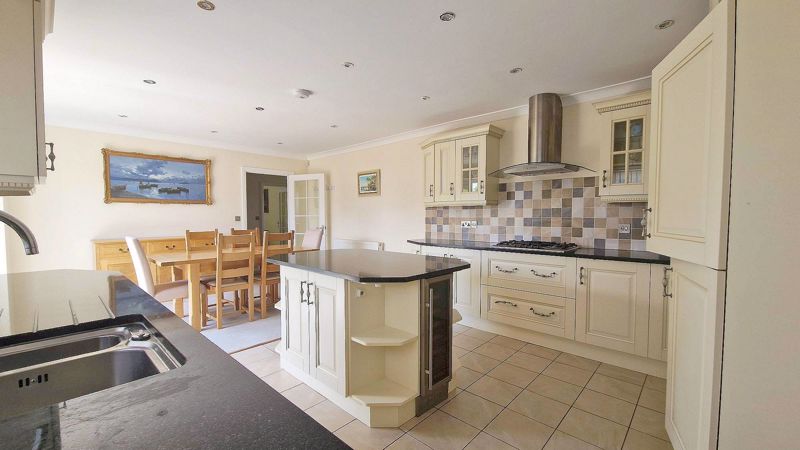 4 bed bungalow for sale in off St. Michaels Gardens, South Petherton  - Property Image 9