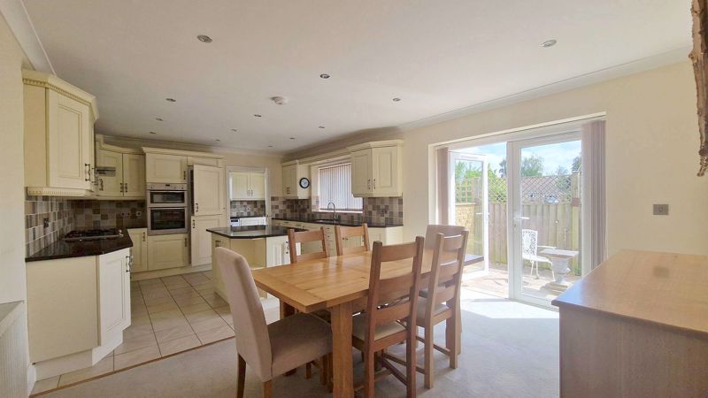 4 bed bungalow for sale in off St. Michaels Gardens, South Petherton  - Property Image 17