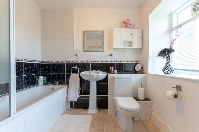 3 bed house for sale in Higher Street, Bower Hinton 11