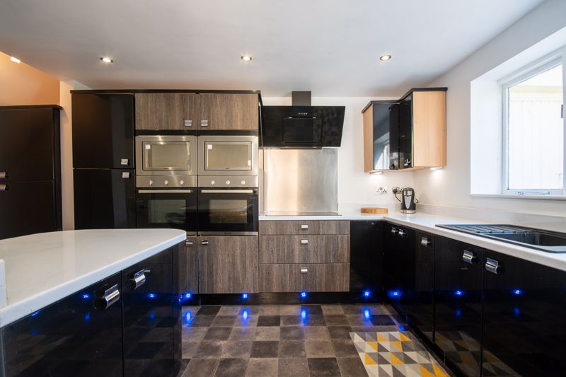 3 bed house for sale in Higher Street, Bower Hinton 8