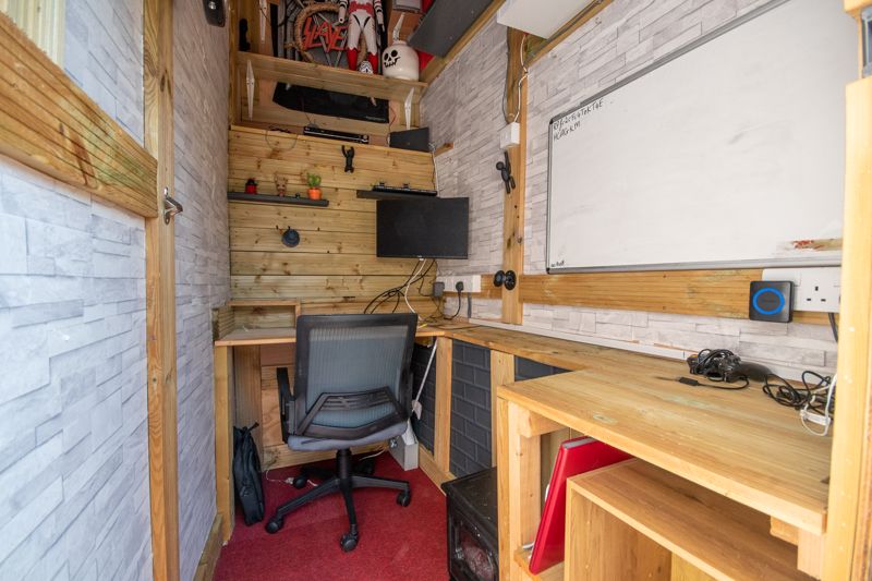 3 bed house for sale in Higher Street, Bower Hinton 12