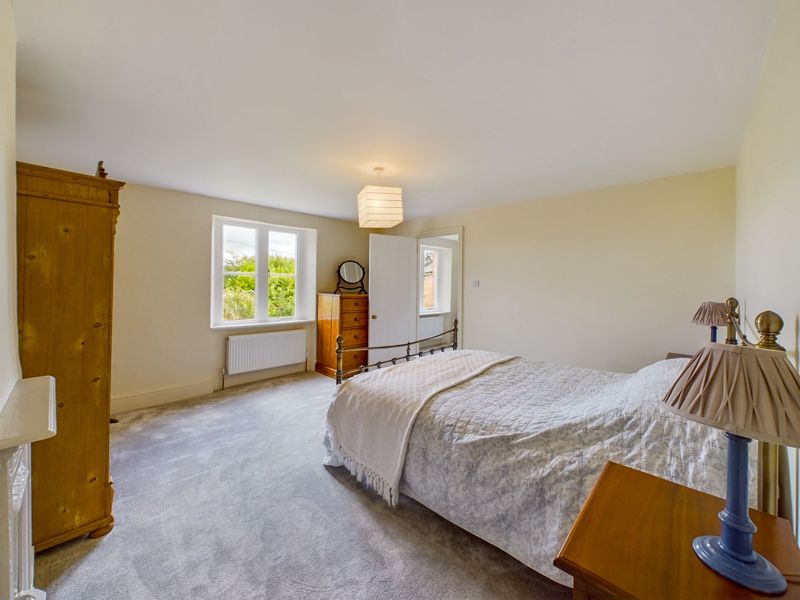 3 bed house for sale in Merriott Road, South Petherton 11