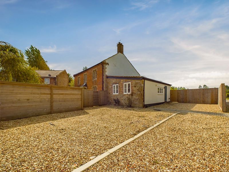 3 bed house for sale in Merriott Road, South Petherton 16