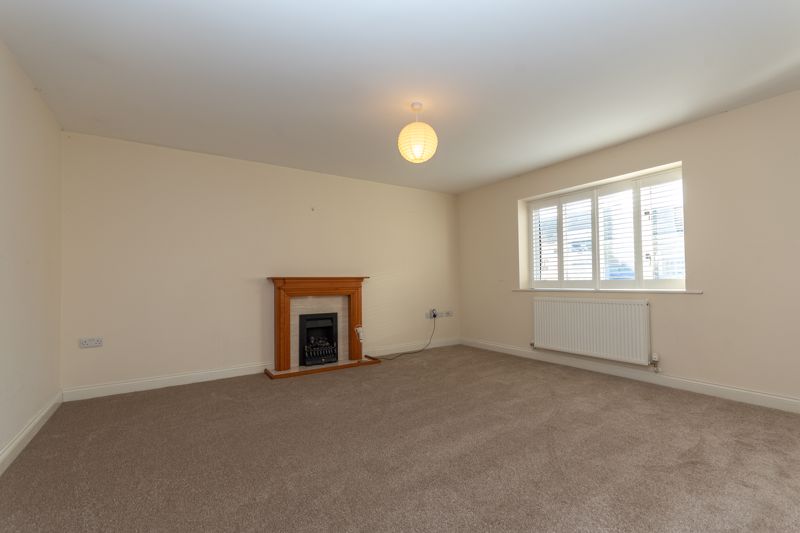 3 bed to rent in North Street, South Petherton  - Property Image 2