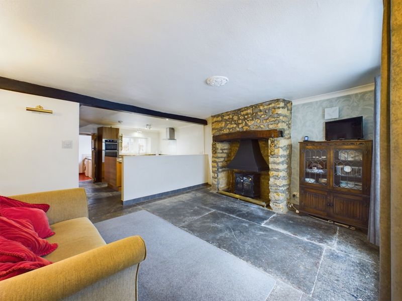 3 bed cottage for sale in West Street, Crewkerne  - Property Image 1