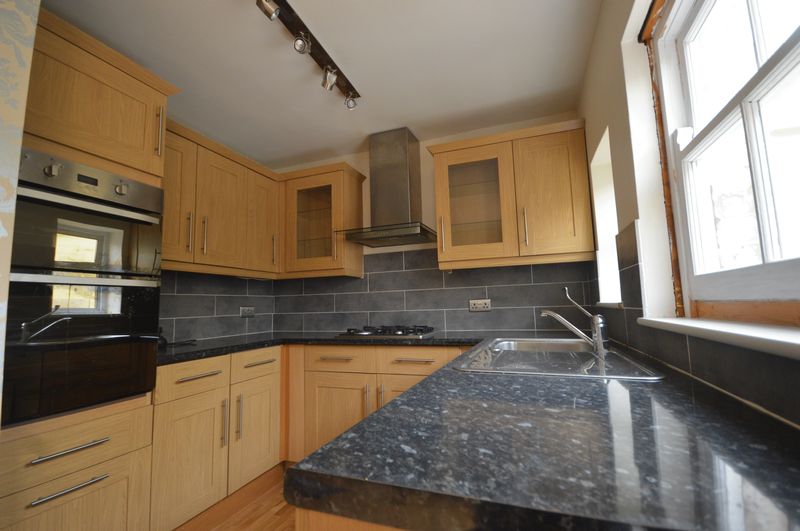 2 bed house to rent in Percy Road, Yeovil  - Property Image 3