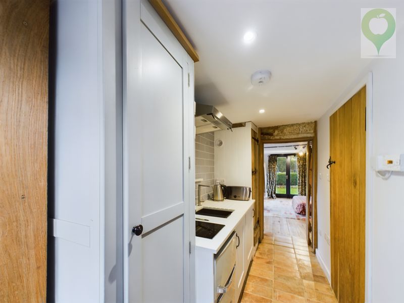 1 bed barn to rent in Stratton Farm, South Petherton 2