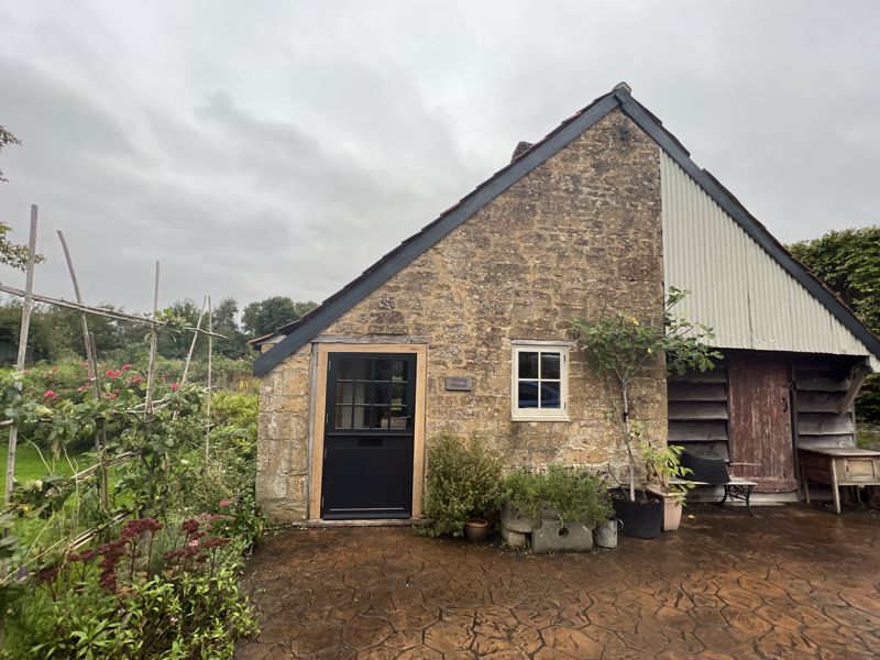 1 bed barn to rent in Stratton Farm, South Petherton 1