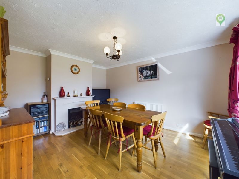 4 bed house for sale in Combe Park, Yeovil  - Property Image 2