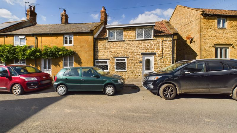 2 bed cottage for sale in Silver Street, South Petherton  - Property Image 1