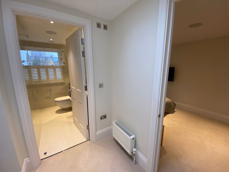 5 bed to rent in Maxwell Road, London 10