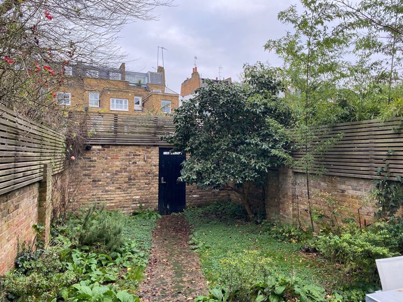 5 bed to rent in Maxwell Road, London 16