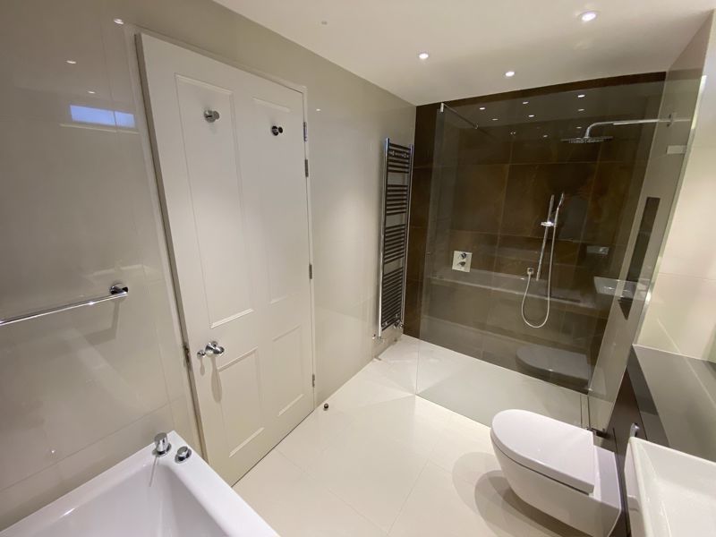 5 bed to rent in Maxwell Road, London 13