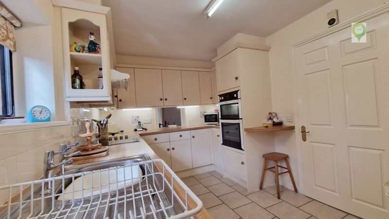 3 bed for sale in Hayes End Manor, South Petherton  - Property Image 16