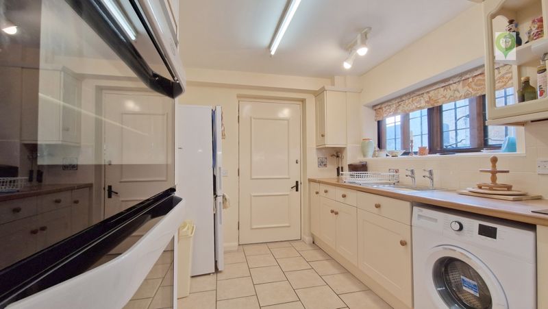 3 bed for sale in Hayes End Manor, South Petherton  - Property Image 20