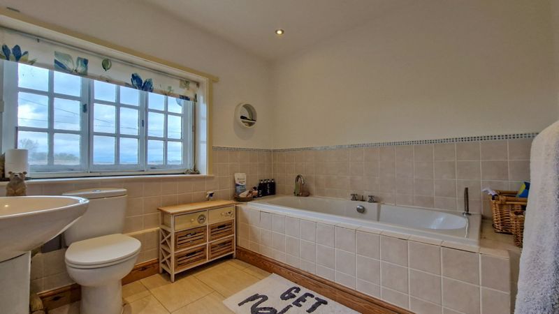 4 bed cottage for sale in Bridge Road, South Petherton  - Property Image 14