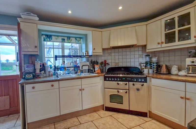 4 bed cottage for sale in Bridge Road, South Petherton  - Property Image 3