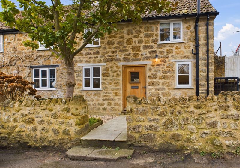 2 bed cottage for sale in Water Street, Barrington  - Property Image 1