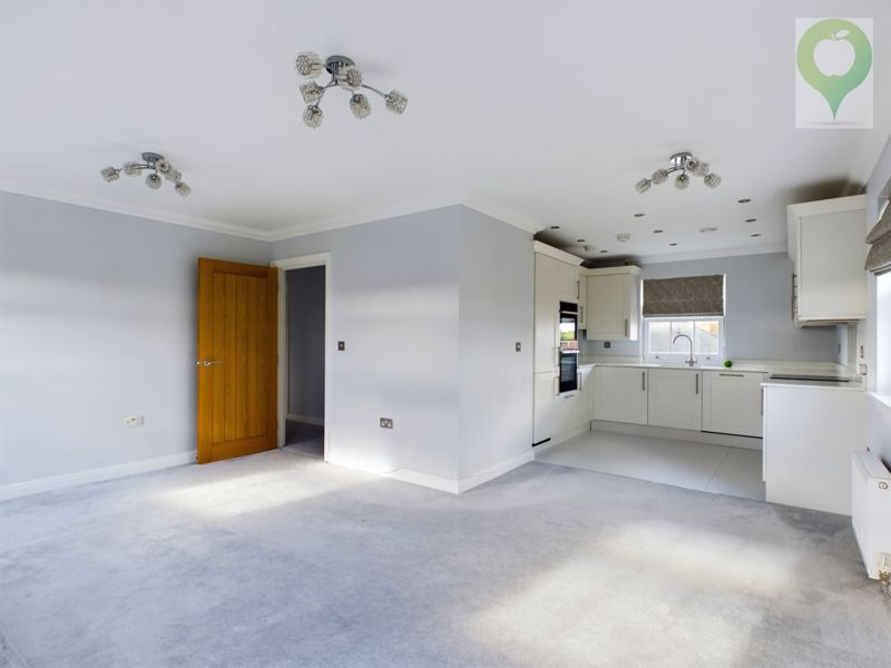 3 bed for sale in Shepherd Court, Yeovil  - Property Image 3