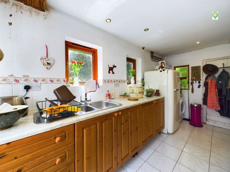 2 bed cottage for sale in Owl Street, East Lambrook  - Property Image 6