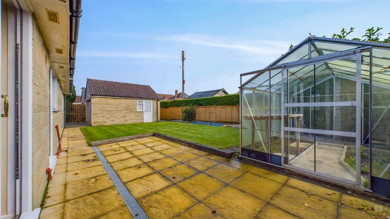 3 bed bungalow for sale in Lyndhurst Grove, Martock  - Property Image 5