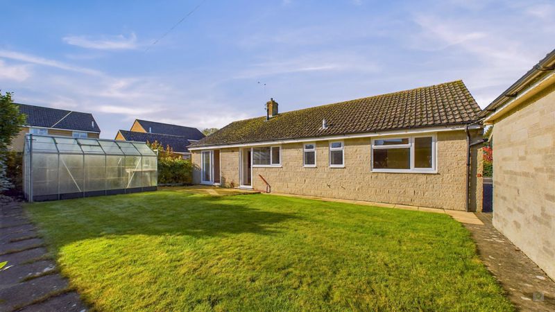 3 bed bungalow for sale in Lyndhurst Grove, Martock  - Property Image 6