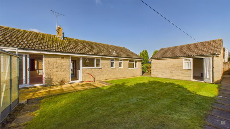 3 bed bungalow for sale in Lyndhurst Grove, Martock  - Property Image 8