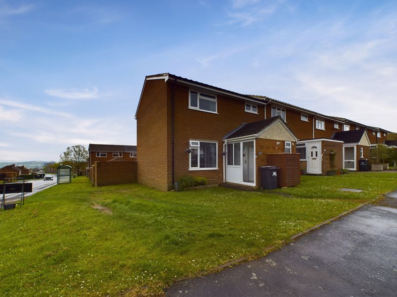 3 bed house for sale in Henley View, Crewkerne  - Property Image 9