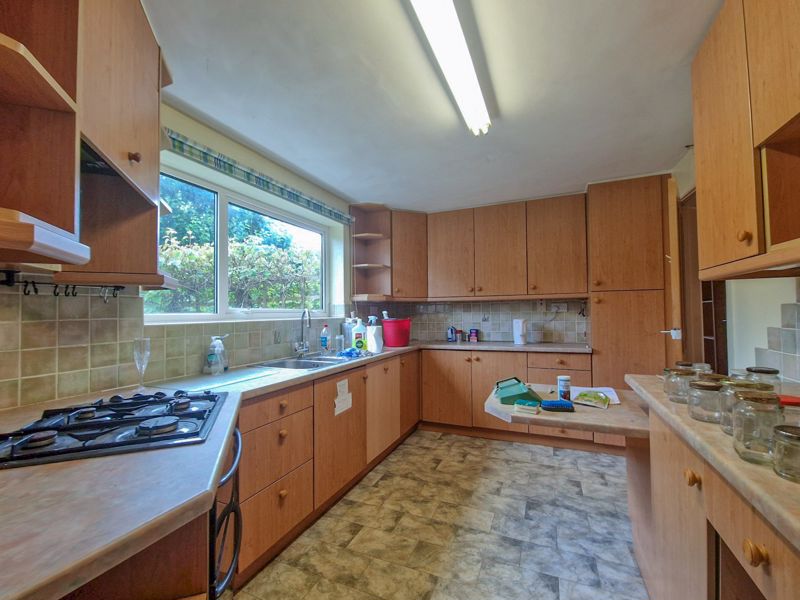 4 bed house for sale in Summer Shard, South Petherton 2