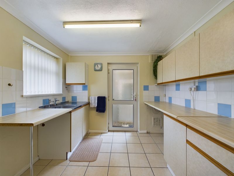 2 bed house for sale in Langmead Place, Crewkerne  - Property Image 3