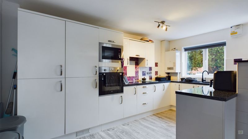 2 bed house for sale in Herblay Close, Yeovil  - Property Image 2