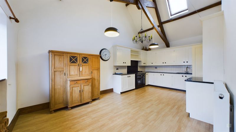 3 bed to rent in The Bartons, South Petherton  - Property Image 3