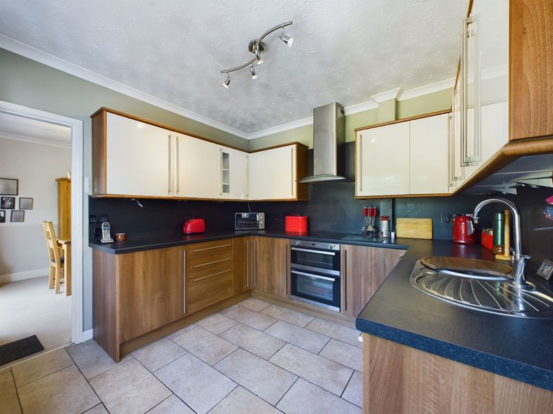 3 bed bungalow for sale in Westbourne Grove, Yeovil  - Property Image 12