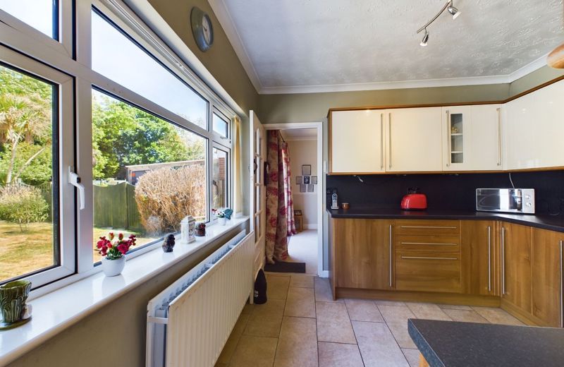 3 bed bungalow for sale in Westbourne Grove, Yeovil  - Property Image 5